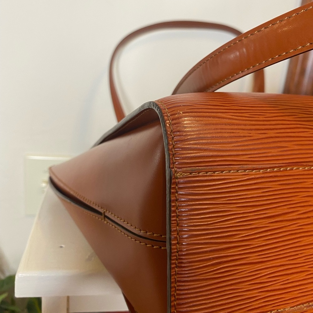 Used - Picture 4 of 11